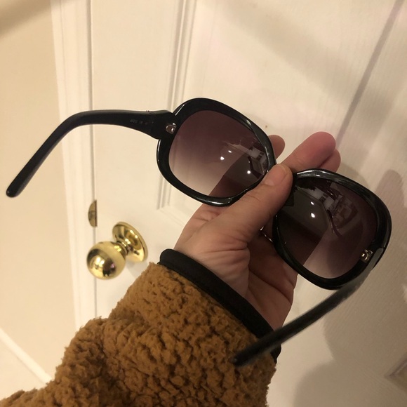 New w/o tags - O by Oscar de La Renta Classy Shades - Picture 6 of 9